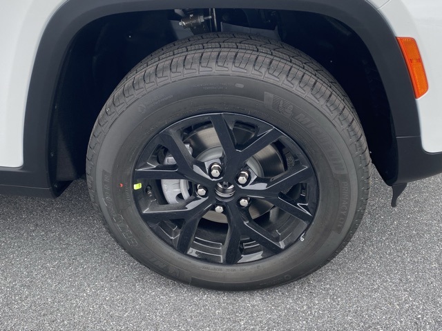 new 2025 Jeep Grand Cherokee car, priced at $40,189