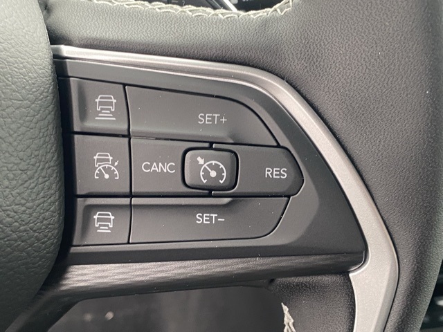 new 2025 Jeep Grand Cherokee car, priced at $40,189