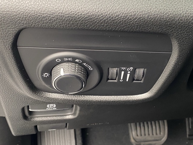 new 2025 Jeep Grand Cherokee car, priced at $40,189