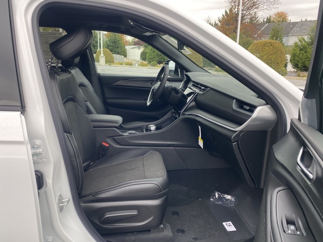 new 2025 Jeep Grand Cherokee car, priced at $40,189