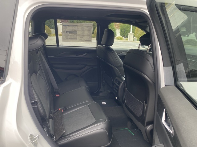 new 2025 Jeep Grand Cherokee car, priced at $40,189