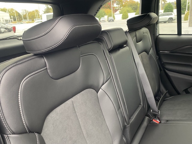 new 2025 Jeep Grand Cherokee car, priced at $40,189