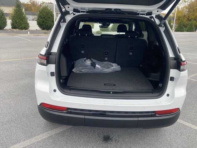 new 2025 Jeep Grand Cherokee car, priced at $40,189