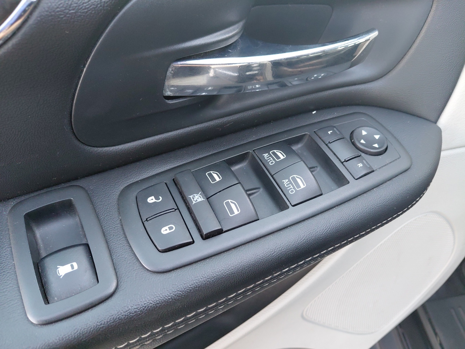 used 2013 Chrysler Town & Country car, priced at $6,565