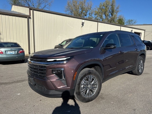 used 2024 Chevrolet Traverse car, priced at $36,988