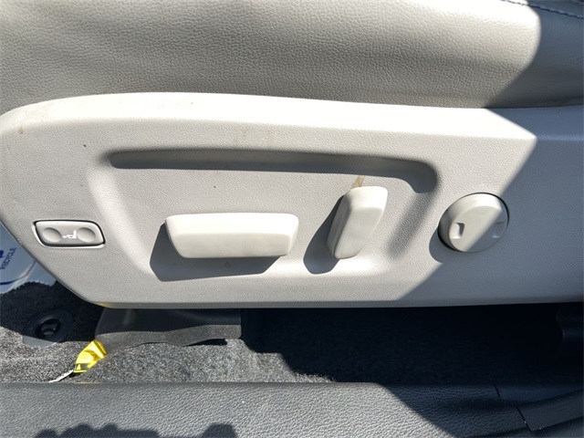 used 2019 Toyota Highlander car, priced at $27,230