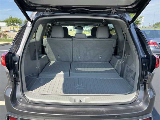 used 2019 Toyota Highlander car, priced at $27,230