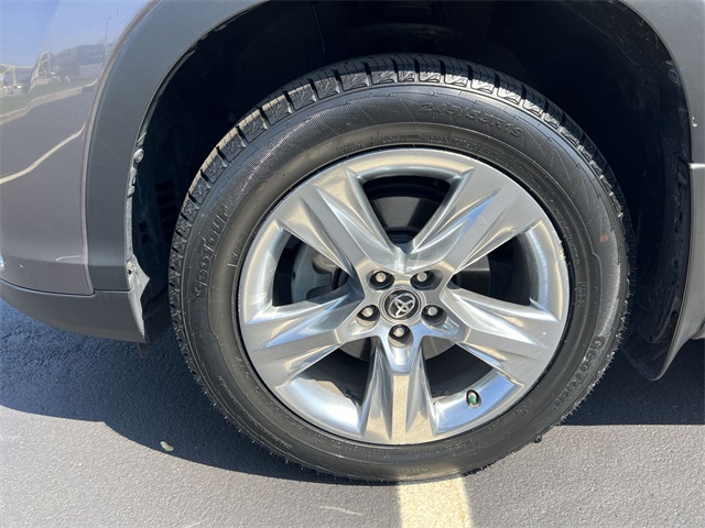 used 2019 Toyota Highlander car, priced at $27,230