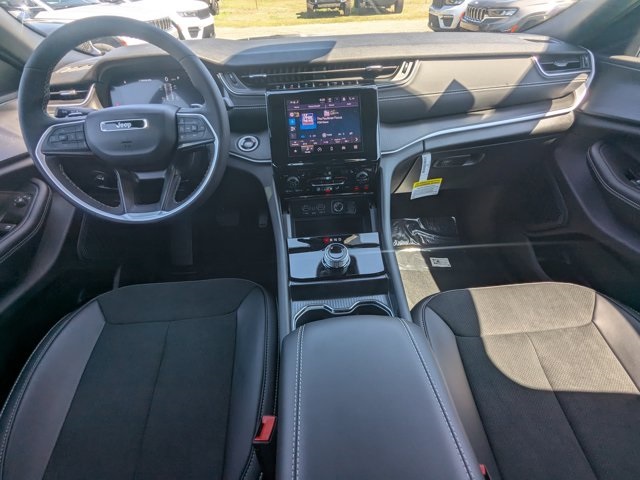 new 2025 Jeep Grand Cherokee car, priced at $37,280