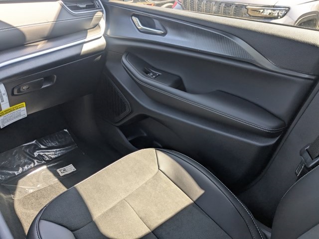 new 2025 Jeep Grand Cherokee car, priced at $37,280