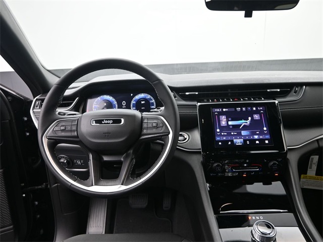 new 2025 Jeep Grand Cherokee car, priced at $40,230