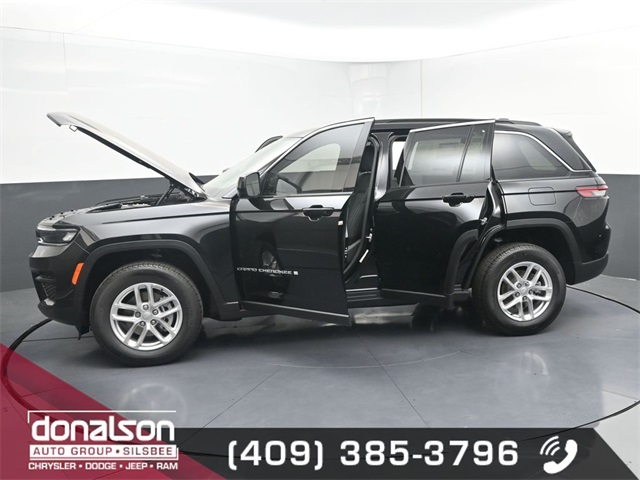 new 2025 Jeep Grand Cherokee car, priced at $40,230