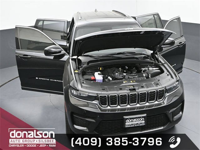 new 2025 Jeep Grand Cherokee car, priced at $40,230