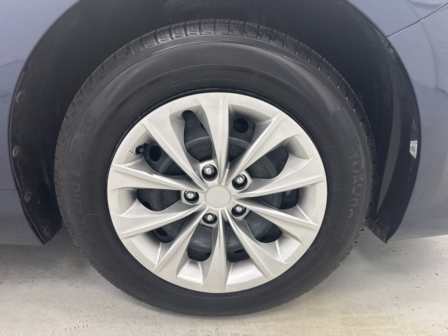 used 2017 Toyota Camry Hybrid car, priced at $15,988