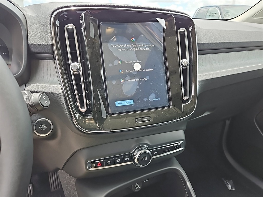 new 2025 Volvo XC40 car, priced at $42,674