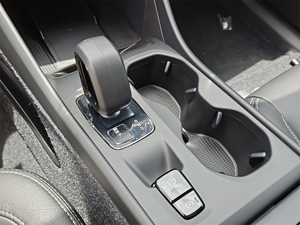 new 2025 Volvo XC40 car, priced at $42,674