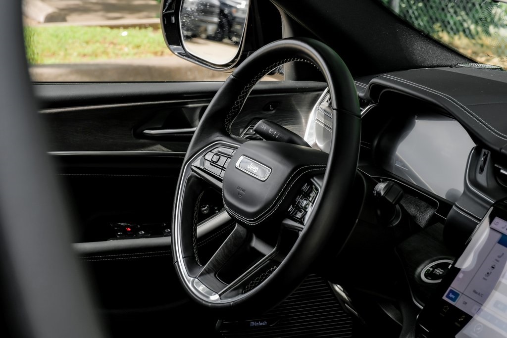 used 2022 Jeep Grand Cherokee car, priced at $40,099
