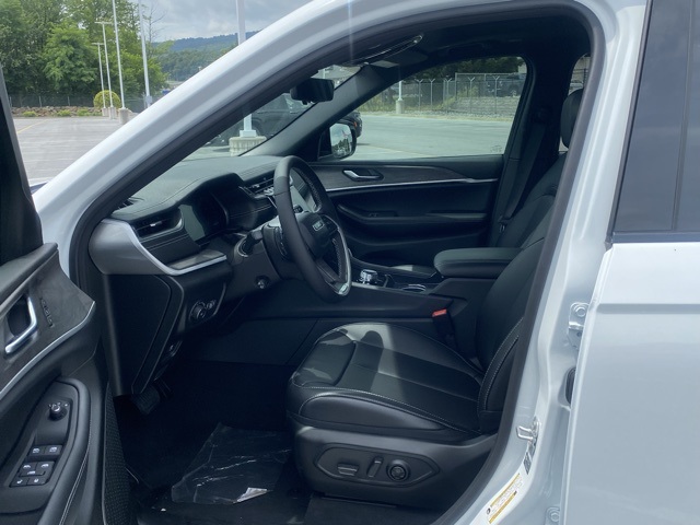 new 2025 Jeep Grand Cherokee L car, priced at $49,942