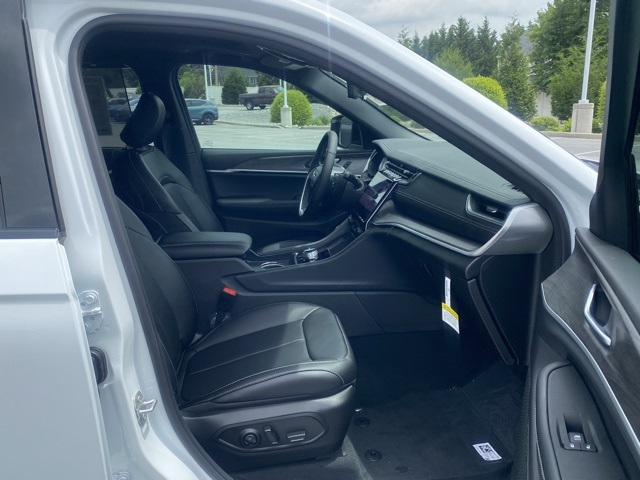new 2025 Jeep Grand Cherokee L car, priced at $49,942