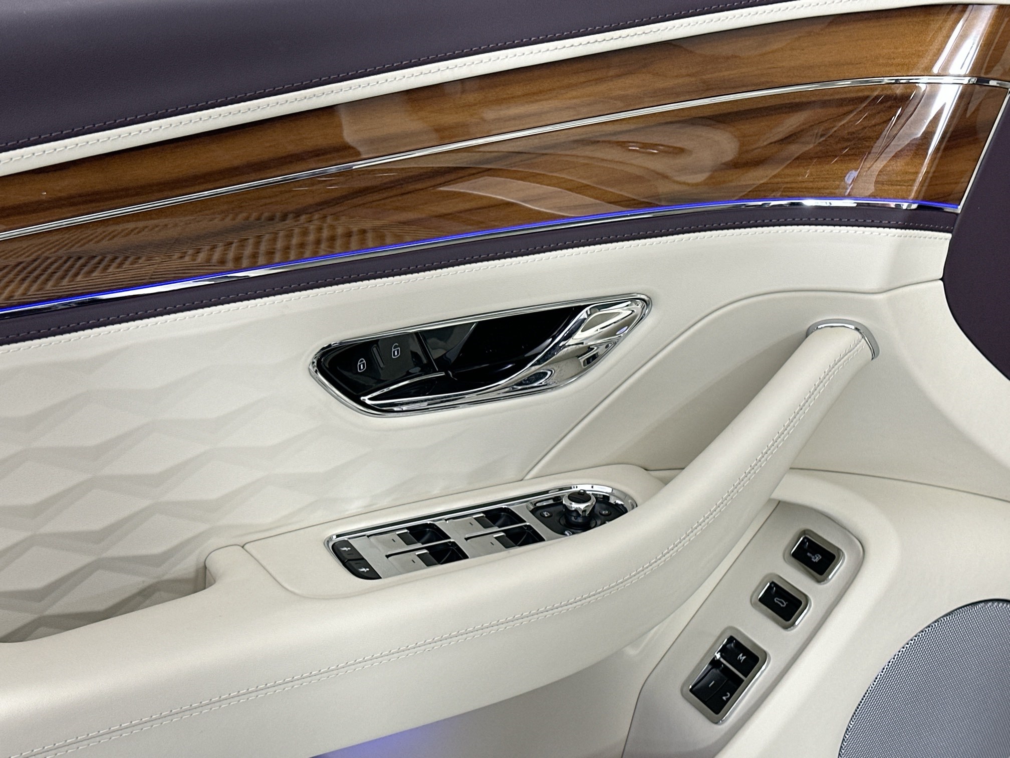 new 2025 Bentley Flying Spur car