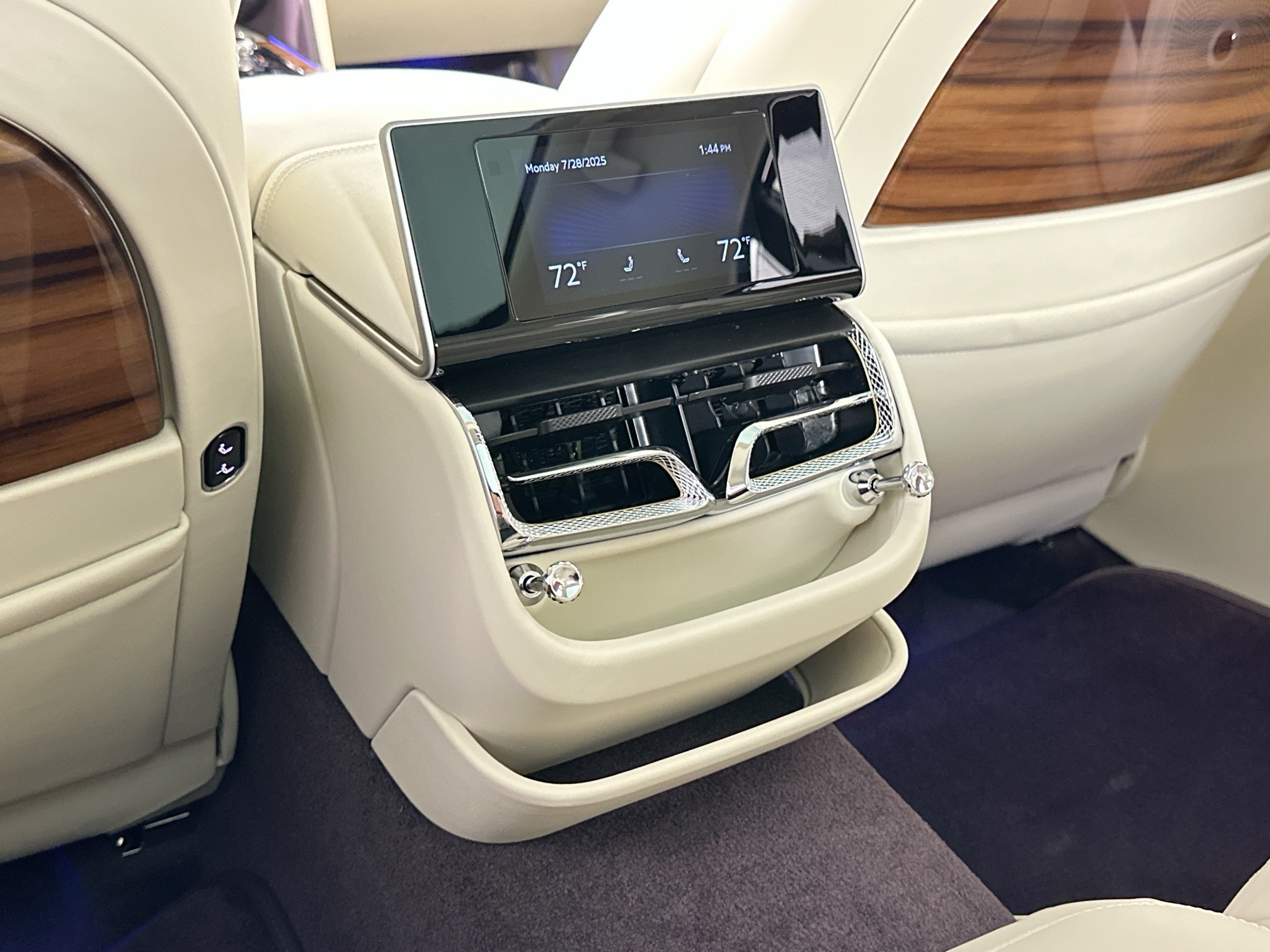 new 2025 Bentley Flying Spur car