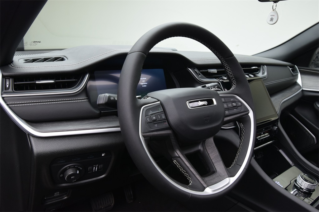 new 2025 Jeep Grand Cherokee car, priced at $55,775