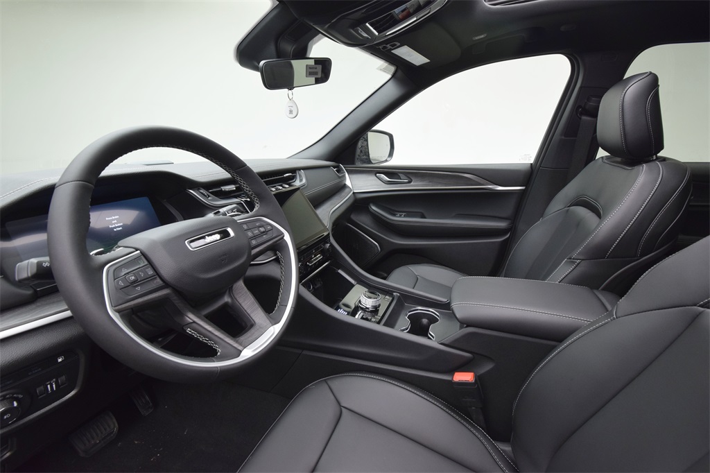 new 2025 Jeep Grand Cherokee car, priced at $55,775