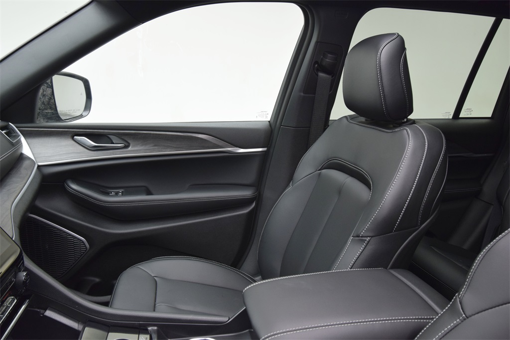 new 2025 Jeep Grand Cherokee car, priced at $55,775