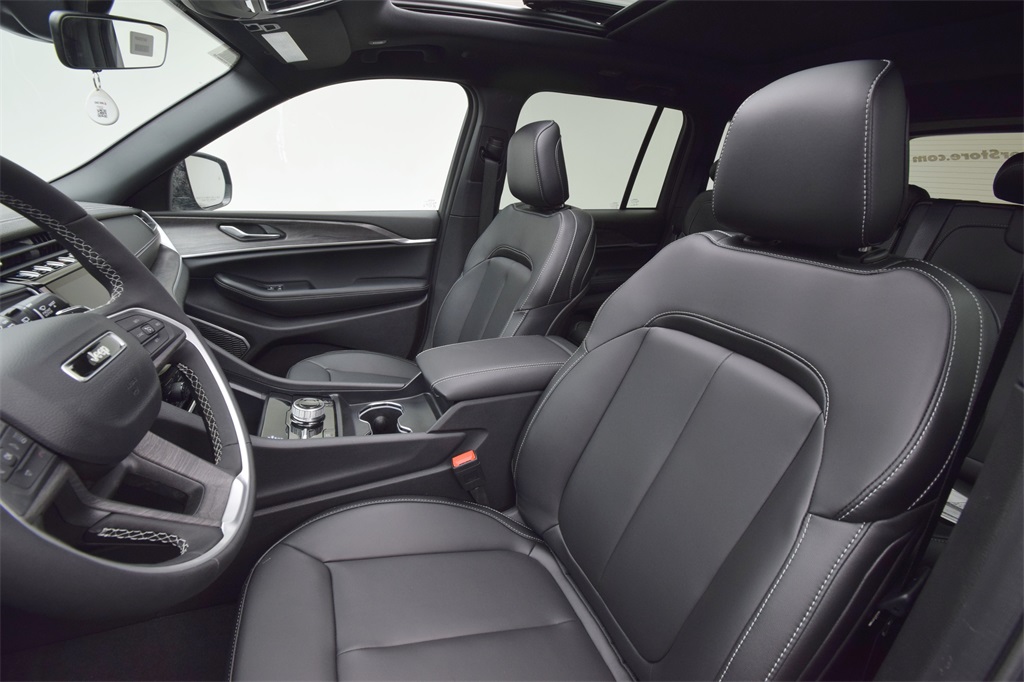 new 2025 Jeep Grand Cherokee car, priced at $55,775