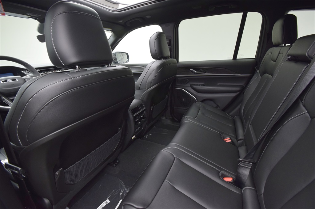 new 2025 Jeep Grand Cherokee car, priced at $55,775