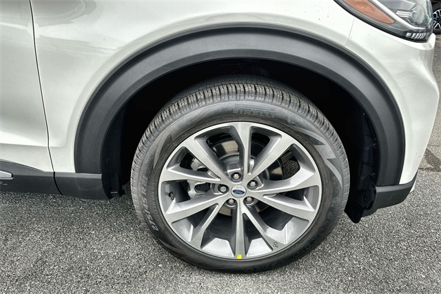 new 2025 Ford Explorer car, priced at $60,640