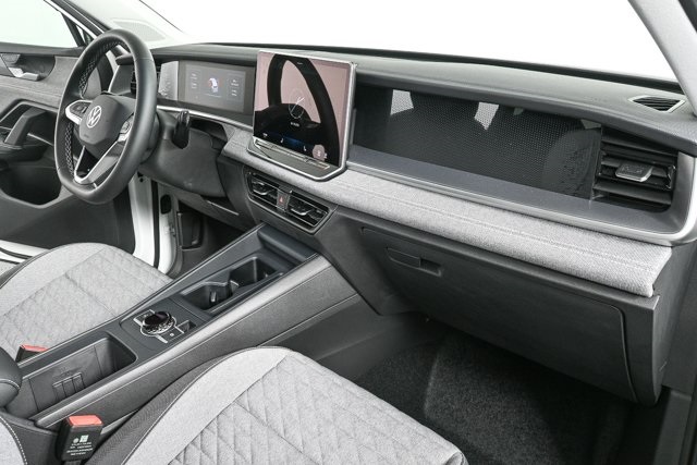 new 2025 Volkswagen Tiguan car, priced at $32,501
