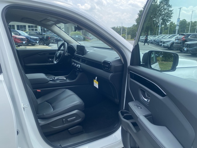 new 2025 Honda Pilot car, priced at $47,505