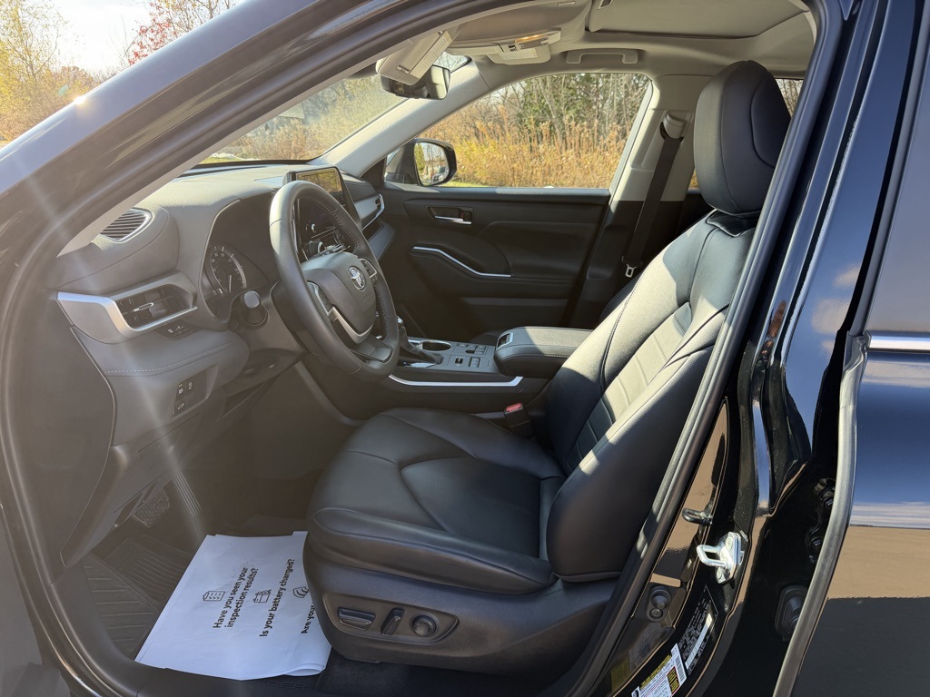 used 2024 Toyota Highlander car, priced at $41,903