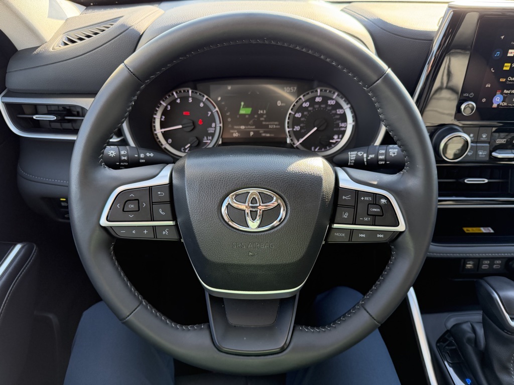 used 2024 Toyota Highlander car, priced at $41,903
