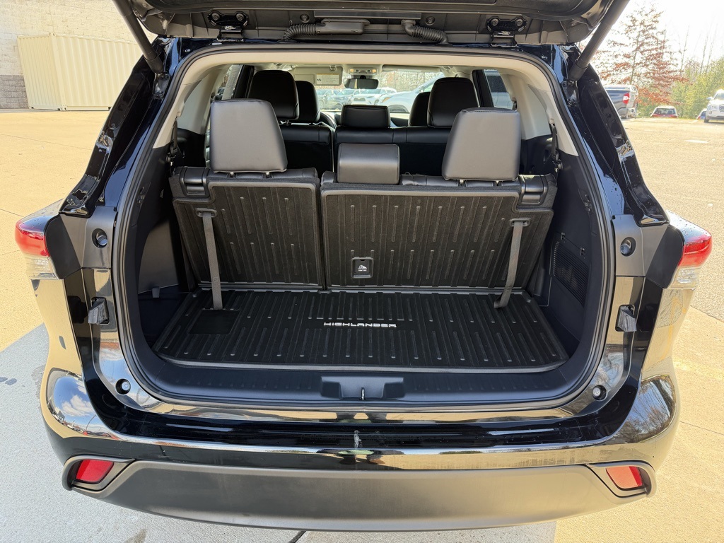 used 2024 Toyota Highlander car, priced at $41,903