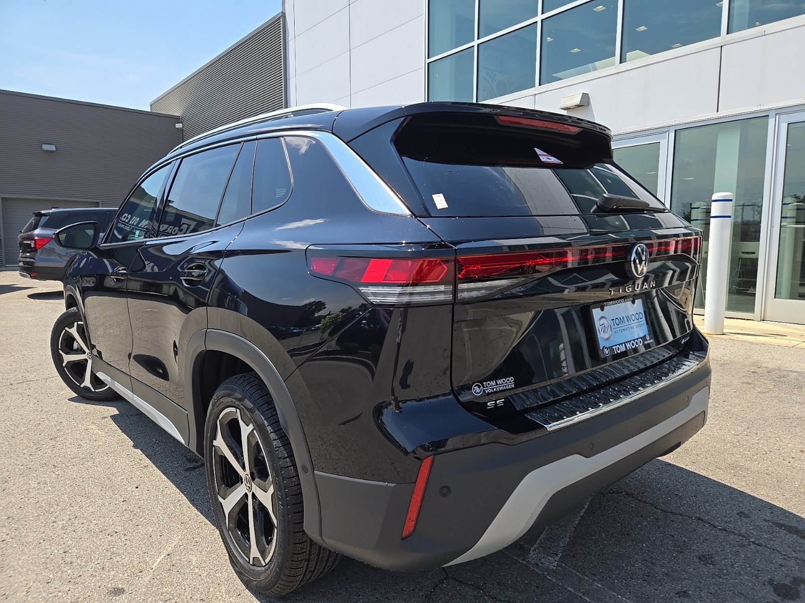 new 2025 Volkswagen Tiguan car, priced at $33,586