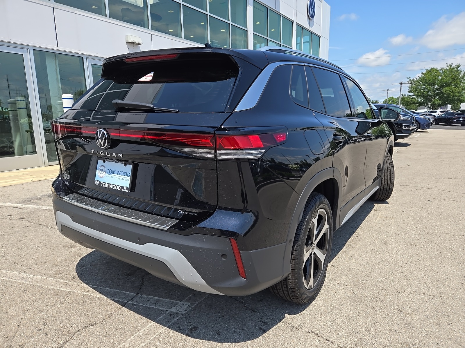 new 2025 Volkswagen Tiguan car, priced at $33,586