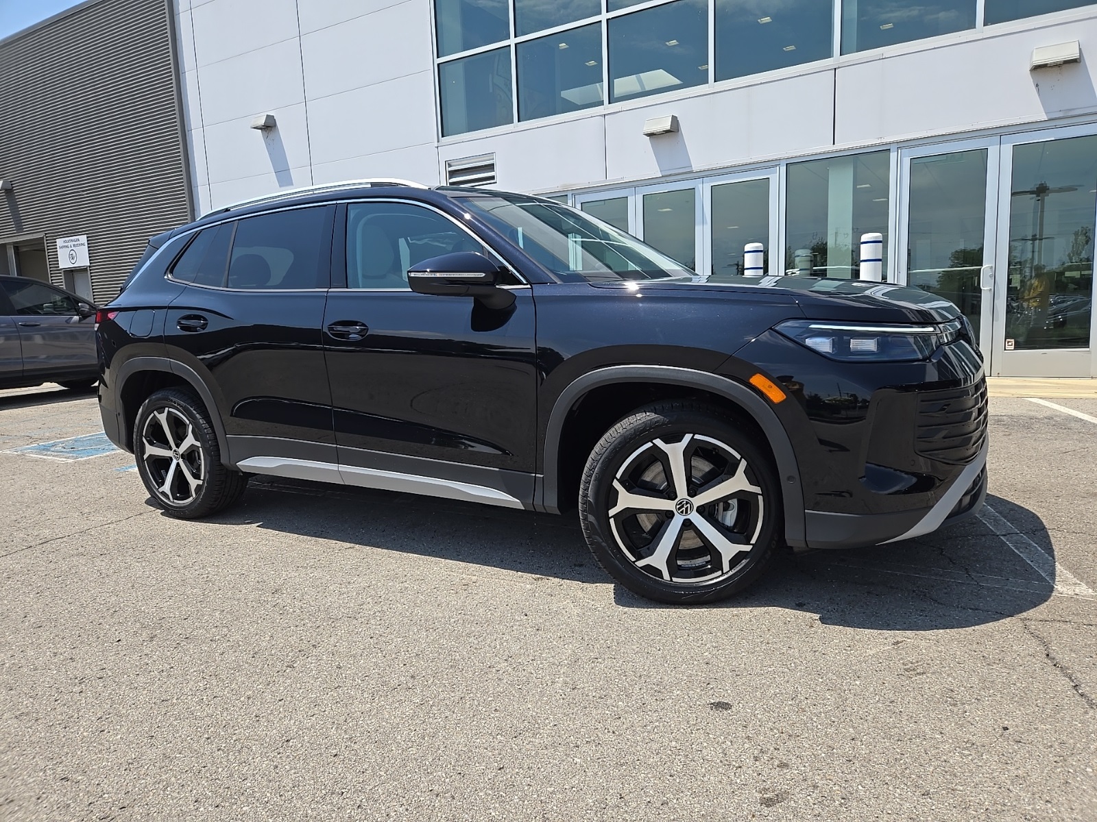new 2025 Volkswagen Tiguan car, priced at $33,586