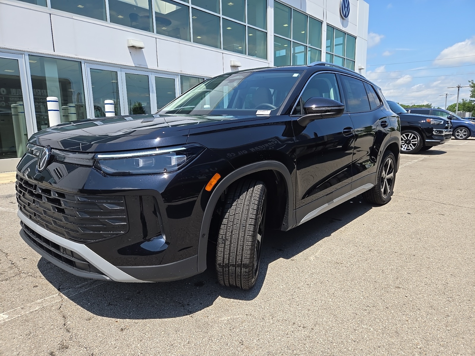 new 2025 Volkswagen Tiguan car, priced at $33,586