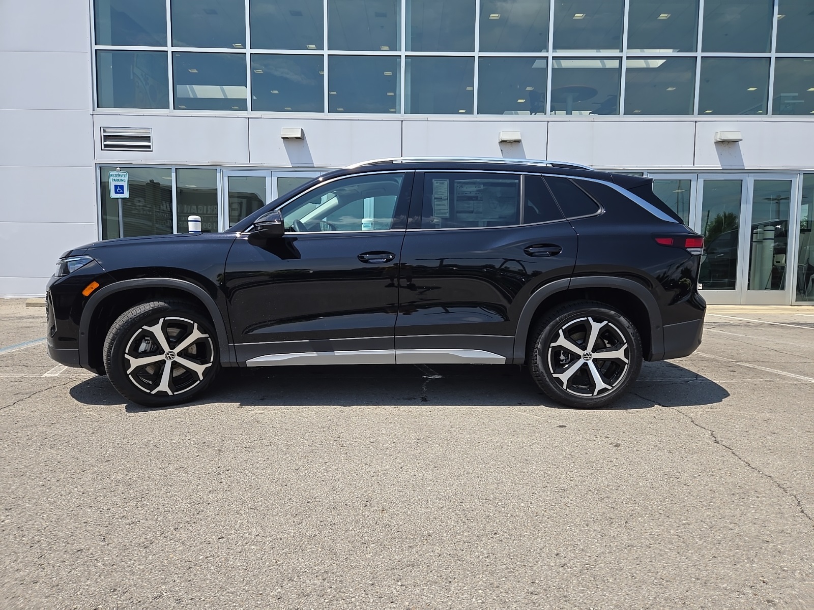 new 2025 Volkswagen Tiguan car, priced at $33,586