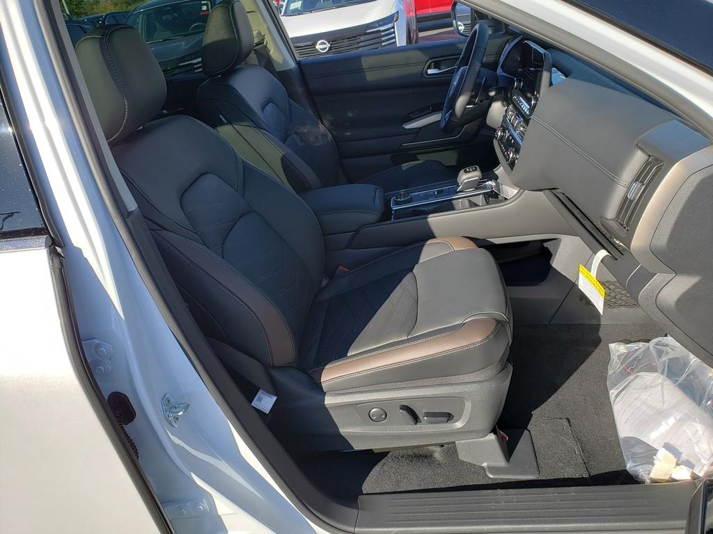 new 2025 Nissan Pathfinder car, priced at $45,473