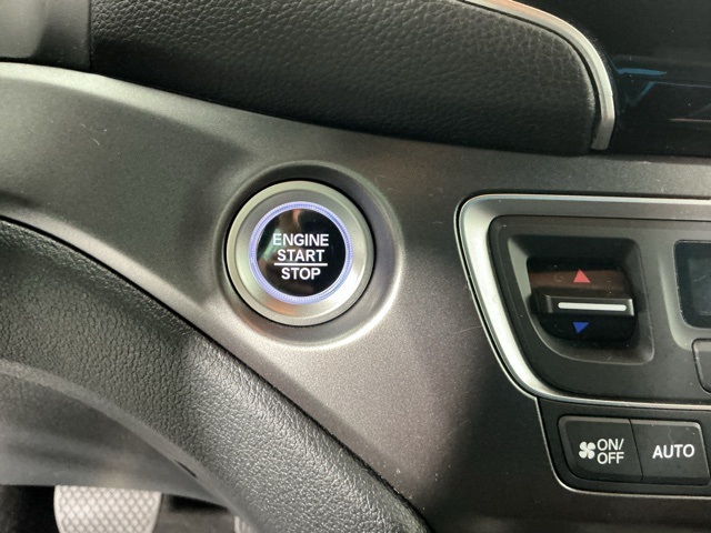 used 2022 Honda Pilot car, priced at $27,996