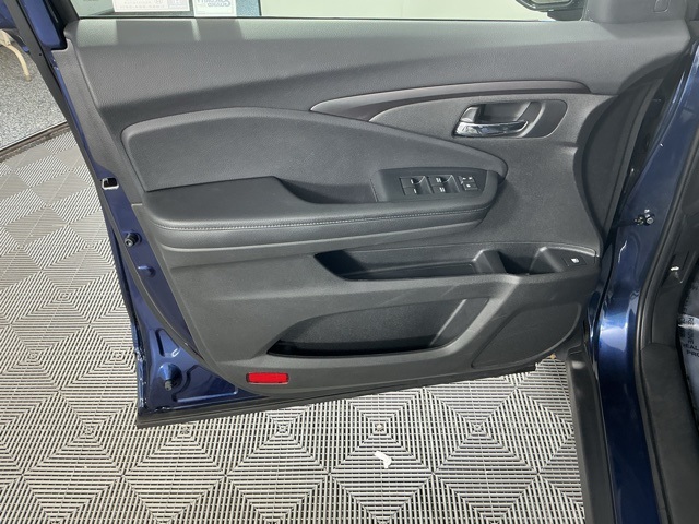 used 2022 Honda Pilot car, priced at $27,996