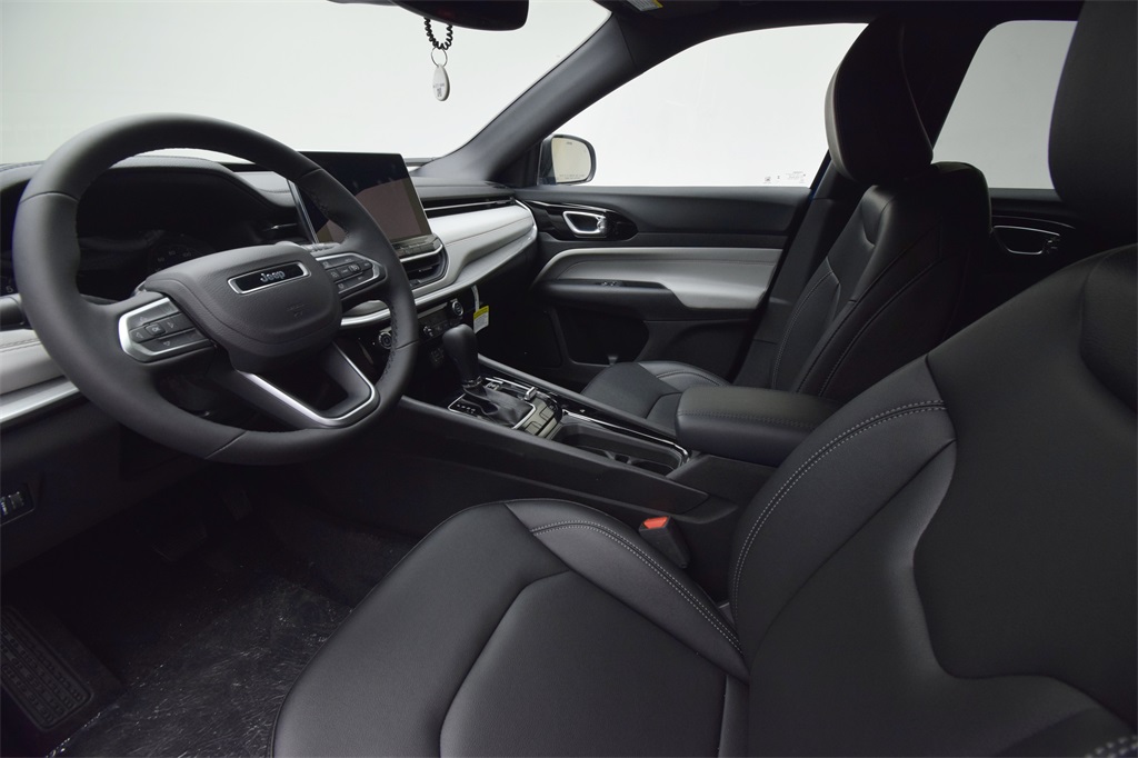 new 2025 Jeep Compass car, priced at $39,605