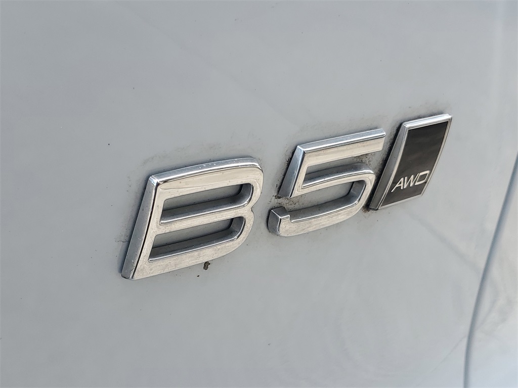 used 2024 Volvo XC40 car, priced at $29,985