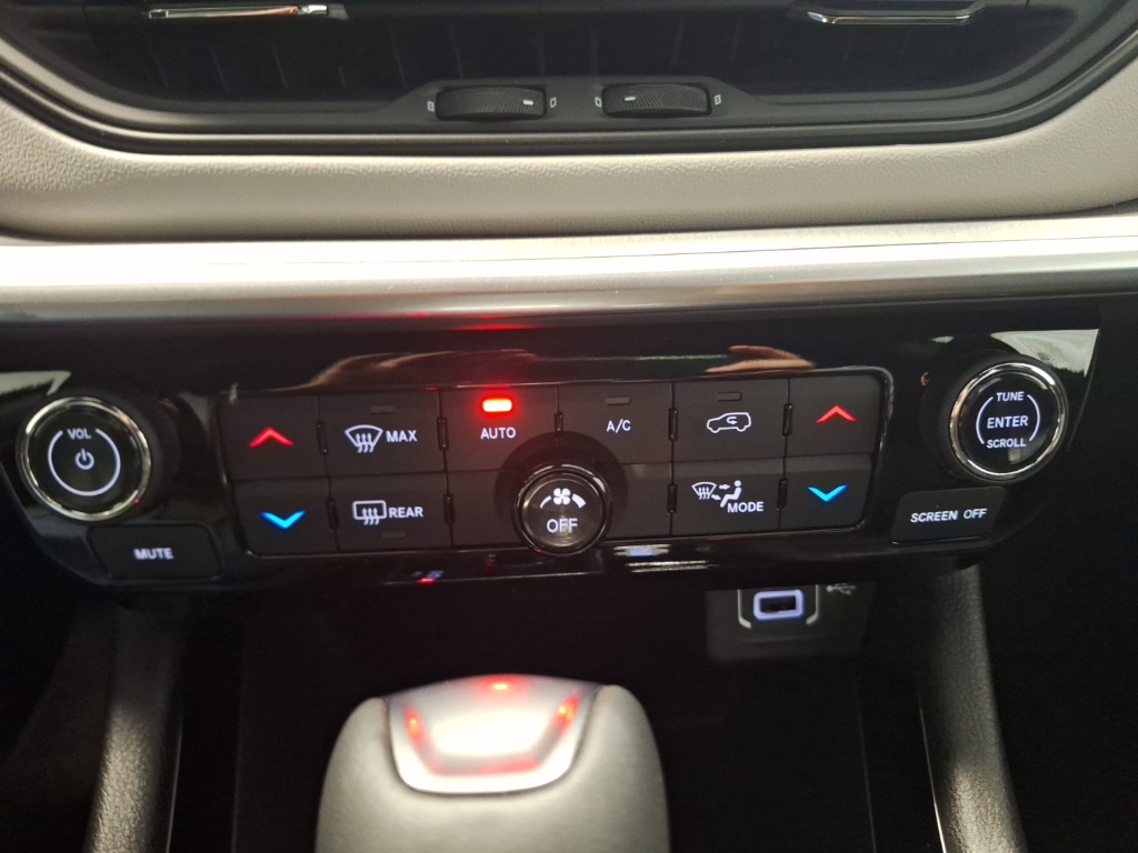 new 2025 Jeep Compass car, priced at $33,999