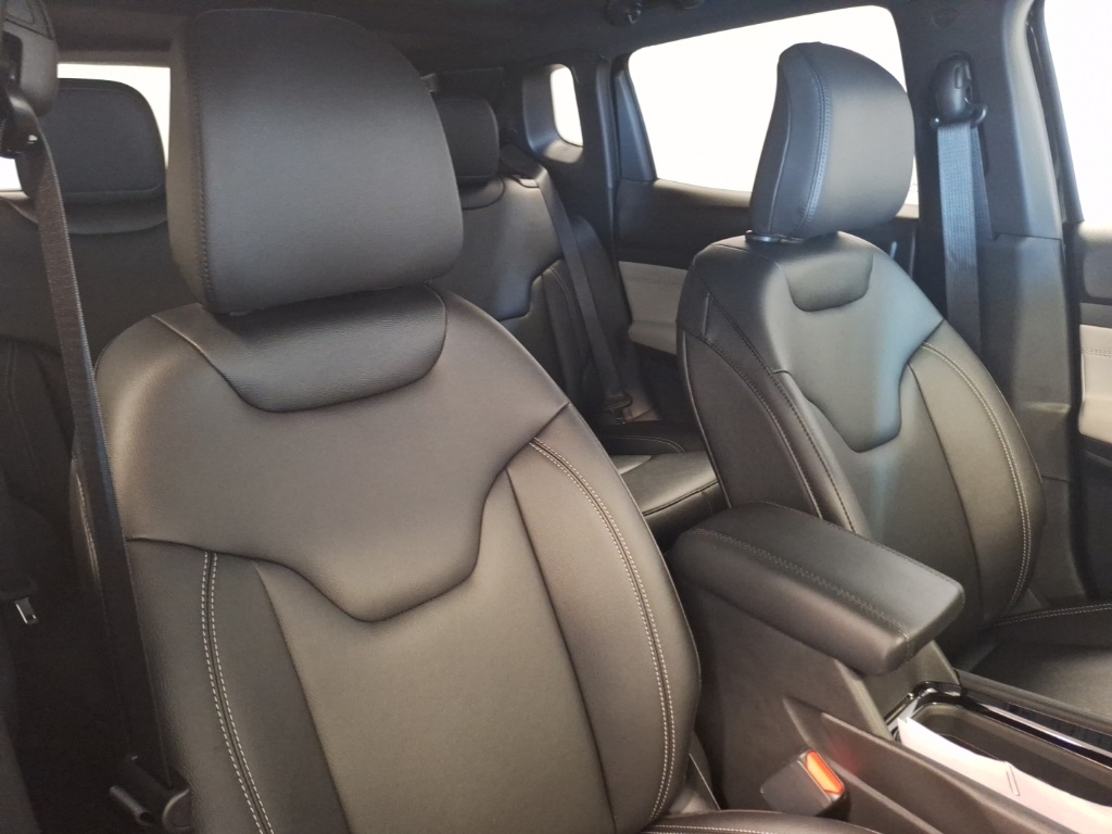 new 2025 Jeep Compass car, priced at $33,999