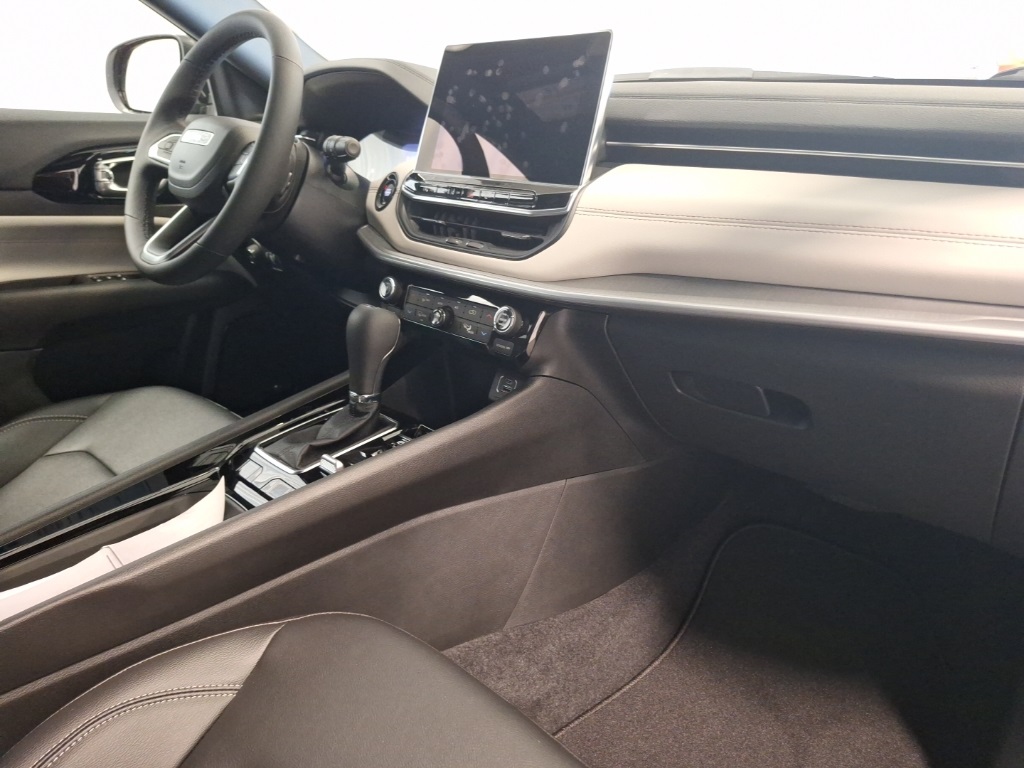 new 2025 Jeep Compass car, priced at $33,999