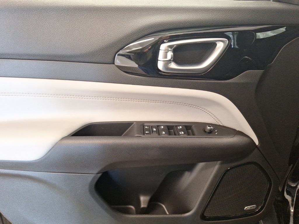 new 2025 Jeep Compass car, priced at $33,999